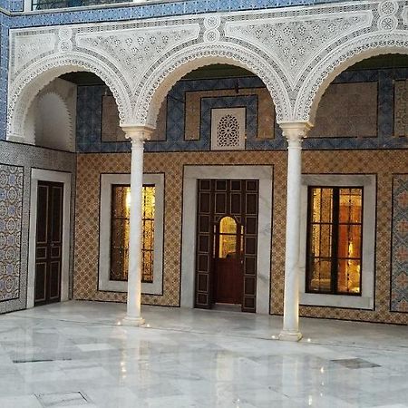 ホテル パレ バイラム チュニス エクステリア 写真 The courtyard of the palace