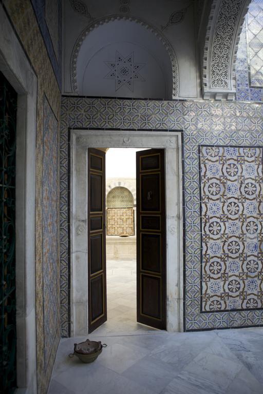 ホテル パレ バイラム チュニス エクステリア 写真 Entrance to the hammam
