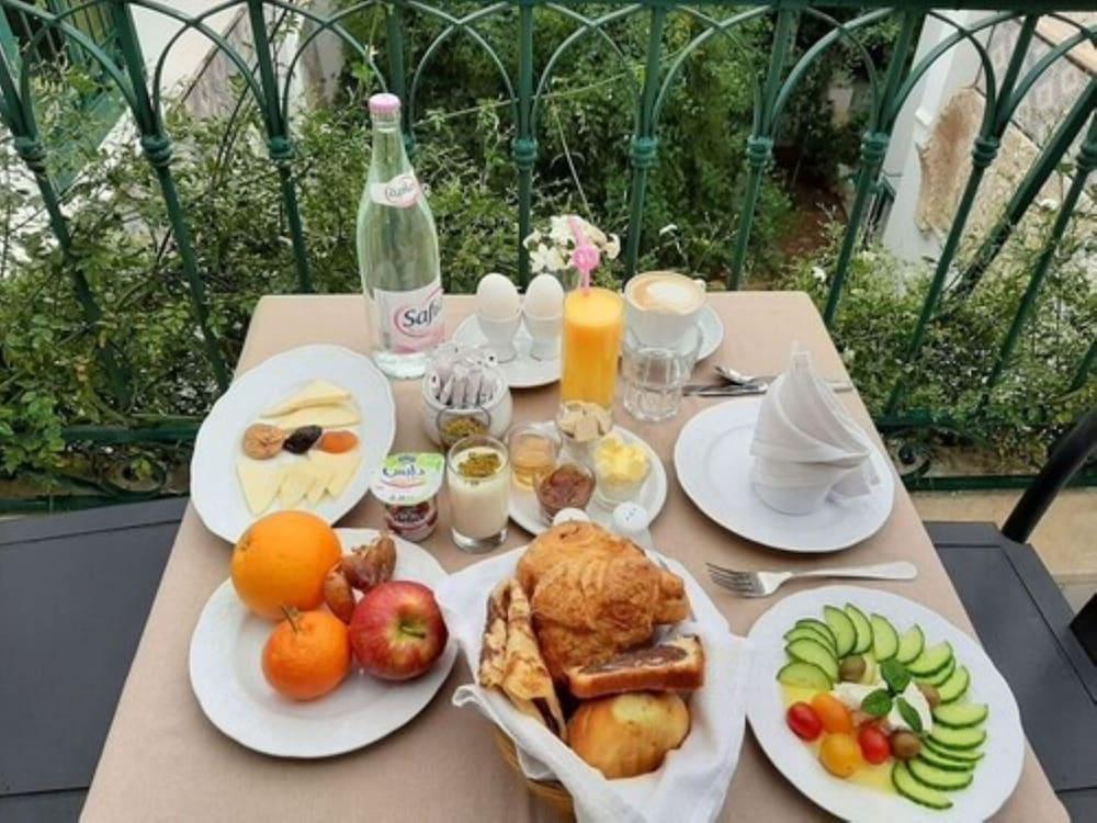 ホテル パレ バイラム チュニス エクステリア 写真 A typical Israeli breakfast