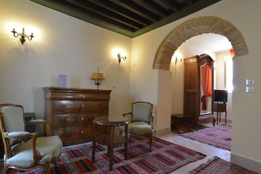 ホテル パレ バイラム チュニス エクステリア 写真 The interior of the house