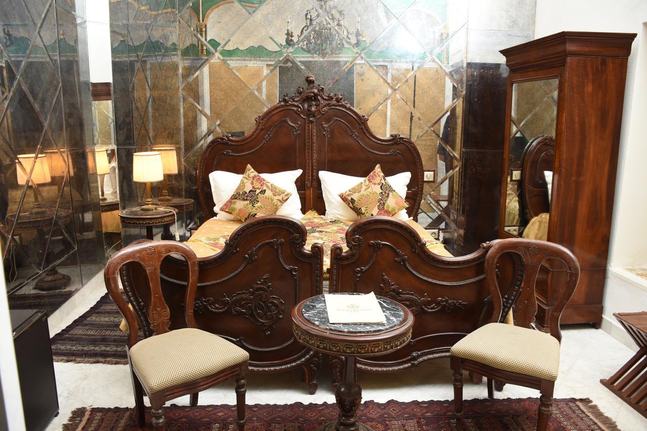 ホテル パレ バイラム チュニス エクステリア 写真 Antique furniture