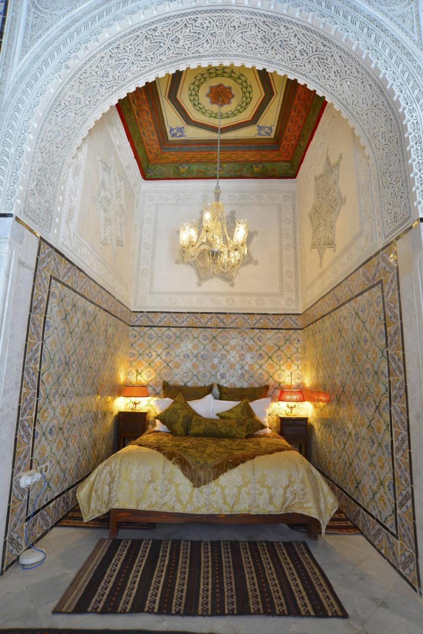 ホテル パレ バイラム チュニス エクステリア 写真 A bedroom in the Riad