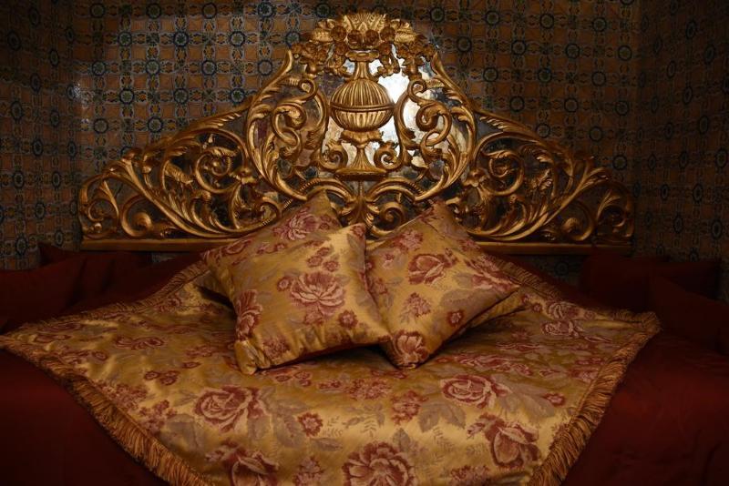 ホテル パレ バイラム チュニス エクステリア 写真 A cushion